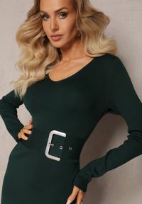Renee - Ciemnozielona Dopasowana Sukienka Sweterkowa z Paskiem Benaglia. Kolor: zielony. Długość: mini #3
