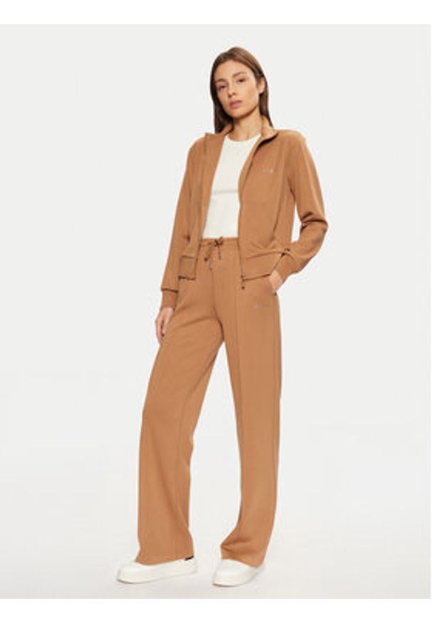 Guess Spodnie dresowe V5RB19 KCOB2 Brązowy Regular Fit. Kolor: brązowy. Materiał: syntetyk, wiskoza