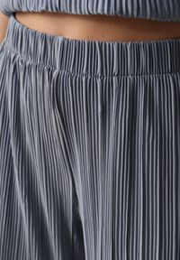 Born2be - Niebieskie Szerokie Spodnie z Wysokim Stanem ze Zwiewnej Tkaniny z Plisami Galiris. Okazja: do pracy, na co dzień, na spotkanie biznesowe. Stan: podwyższony. Kolor: niebieski. Materiał: tkanina. Długość: długie. Styl: elegancki, biznesowy, casual #8