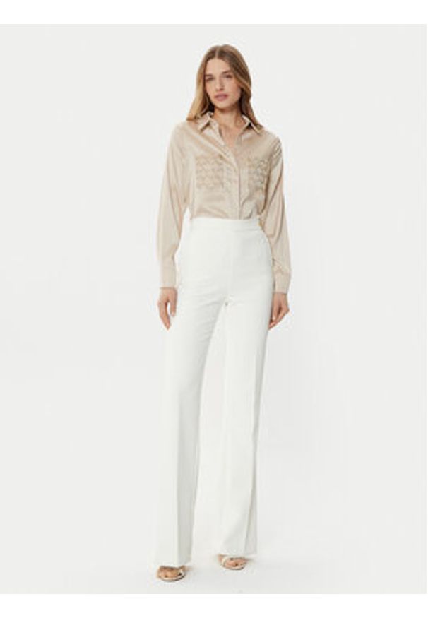 Guess Koszula W5RH40 WFQC2 Beżowy Regular Fit. Kolor: beżowy. Materiał: syntetyk