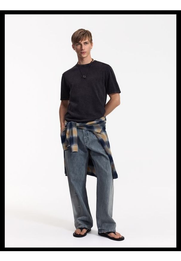 Reserved - Bawełniany sweter z krótkim rękawem - czarny. Kolor: czarny. Materiał: bawełna. Długość rękawa: krótki rękaw. Długość: krótkie