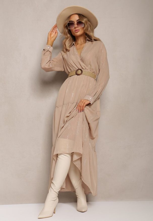 Renee - Beżowa Sukienka z Kopertowym Dekoltem i Plecionym Paskiem Velo. Kolor: beżowy. Materiał: tkanina. Typ sukienki: kopertowe