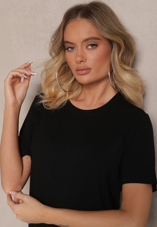 Renee - Czarny Casualowy T-shirt z Wiskozy Arisanda. Okazja: na co dzień. Kolor: czarny. Materiał: wiskoza. Styl: casual
