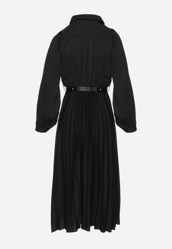 Born2be - Czarna Plisowana Sukienka Midi z Paskiem z Kołnierzykiem i Kieszeniami Themirlla. Kolor: czarny. Wzór: aplikacja. Długość: midi