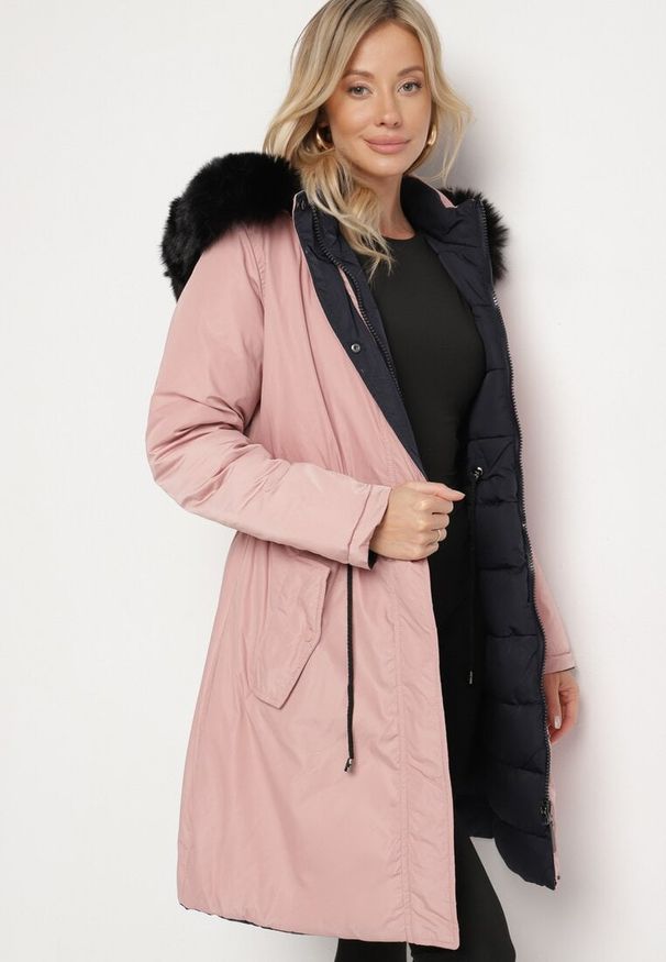 Born2be - Różowo-Granatowa Dwustronna Kurtka Parka z Odpinanym Kapturem i Kołnierzem Liocea. Okazja: na co dzień. Kolor: różowy. Materiał: jeans. Wzór: aplikacja. Styl: elegancki, casual