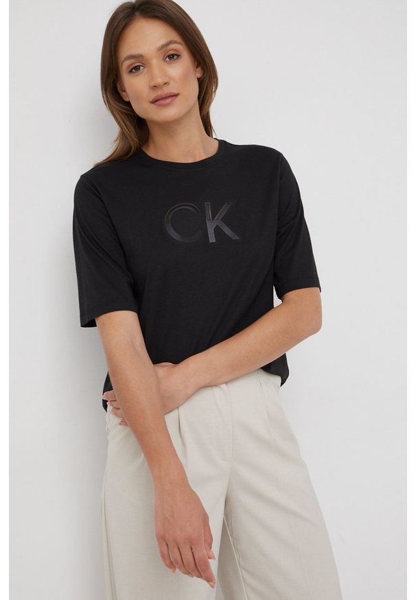 Calvin Klein t-shirt damski kolor czarny. Kolor: czarny. Materiał: włókno, dzianina. Wzór: aplikacja