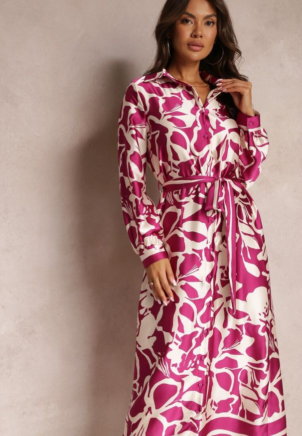 Renee - Fioletowa Satynowa Sukienka Koszulowa w Kwiaty z Paskiem Zatwala. Kolor: fioletowy. Materiał: satyna. Wzór: kwiaty. Typ sukienki: koszulowe. Długość: maxi