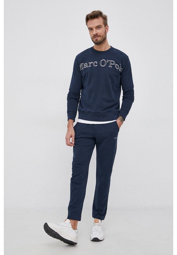 Marc O'Polo Bluza bawełniana męska kolor granatowy z nadrukiem. Okazja: na co dzień. Typ kołnierza: polo. Kolor: niebieski. Materiał: bawełna. Wzór: nadruk. Styl: casual