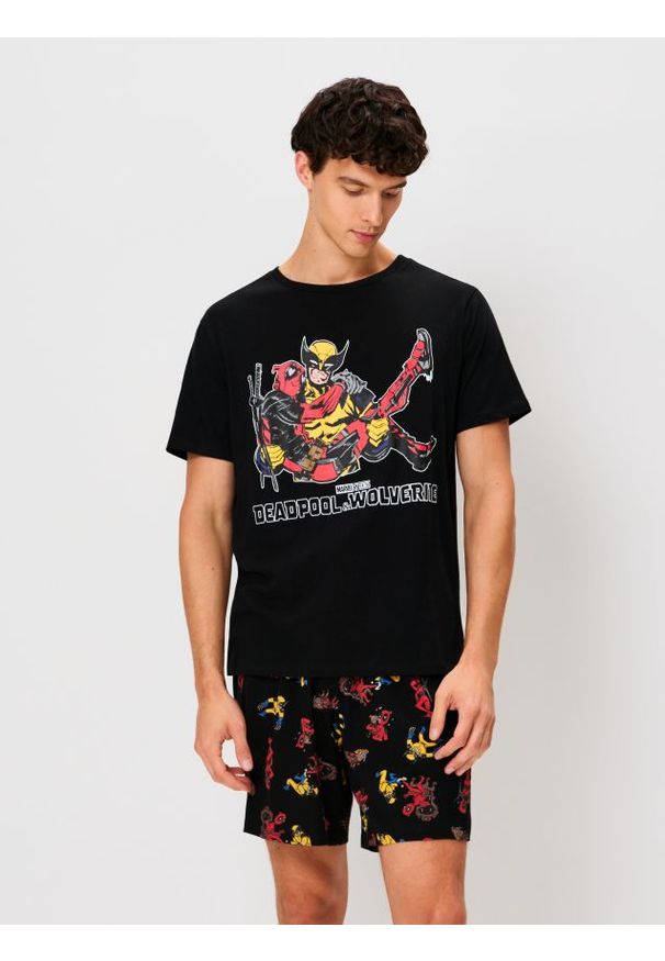 Sinsay - Bawełniana piżama dwuczęściowa z nadrukiem Deadpool & Wolverine - czarny. Kolor: czarny. Materiał: bawełna. Wzór: nadruk