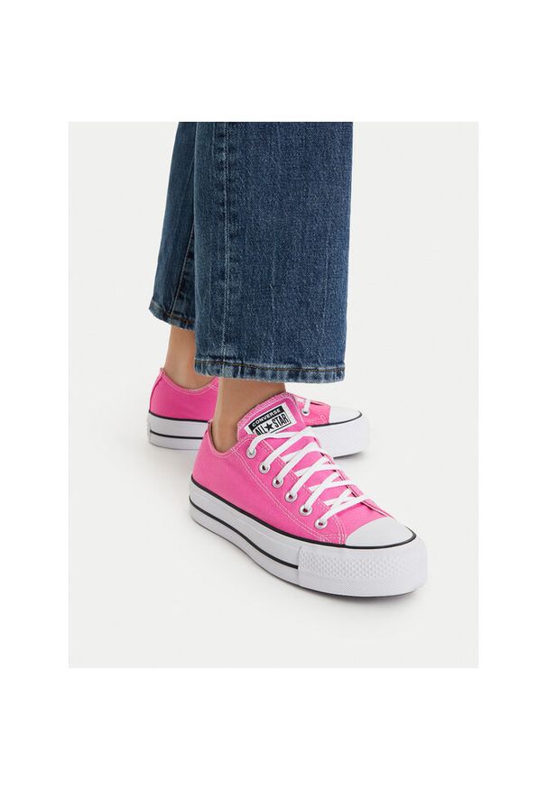 Trampki Converse. Kolor: różowy. Obcas: na platformie