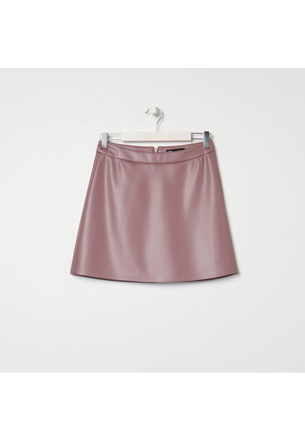 Sinsay - Spódnica mini z imitacji skóry - Fioletowy. Kolor: fioletowy. Materiał: skóra