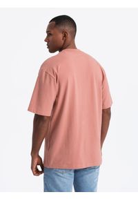Ombre Clothing - Bawełniany t-shirt męski LOOSE FIT z okrągłym dekoltem – różowy V5 - Rozmiar: M. Okazja: na co dzień. Kolor: różowy. Materiał: bawełna. Styl: casual #2