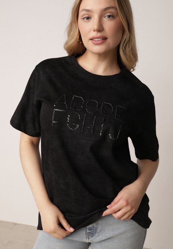 Born2be - Czarny Oversizowy T-shirt z Bawełny Zdobiony Haftem z Cekinami Pidella. Okazja: na co dzień. Kolor: czarny. Materiał: bawełna. Wzór: haft, aplikacja. Styl: casual, elegancki