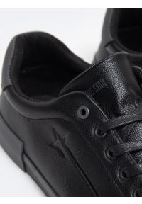Big-Star - Sneakersy męskie ze skóry ekologicznej czarne OO174019 906. Okazja: na spacer, na co dzień. Nosek buta: okrągły. Kolor: czarny. Materiał: skóra ekologiczna. Szerokość cholewki: normalna. Sport: turystyka piesza #5