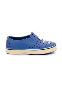 Native Shoes - Buty miejskie dziecięce NATIVE MILES PRINT YOUTH DISNEY. Kolor: niebieski. Wzór: nadruk, motyw z bajki. Sport: turystyka piesza