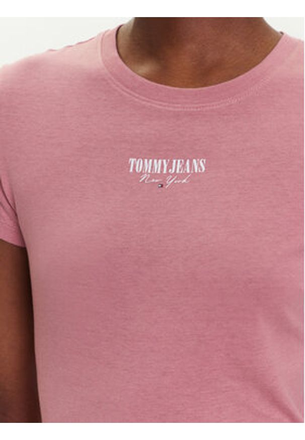 Tommy Jeans T-Shirt Essential DW0DW20913 Różowy Slim Fit. Kolor: różowy. Materiał: bawełna, wiskoza