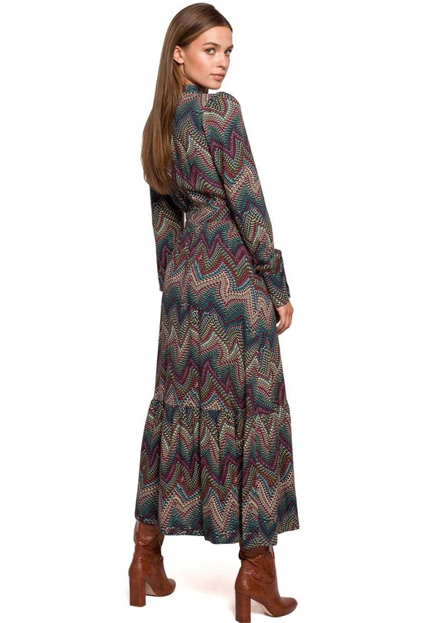 Style - Długa sukienka z falbaną u dołu - aztecki wzór. Typ kołnierza: kołnierzyk stójkowy. Materiał: guma, tkanina, wiskoza. Długość rękawa: długi rękaw. Wzór: nadruk. Sezon: jesień. Styl: elegancki. Długość: maxi