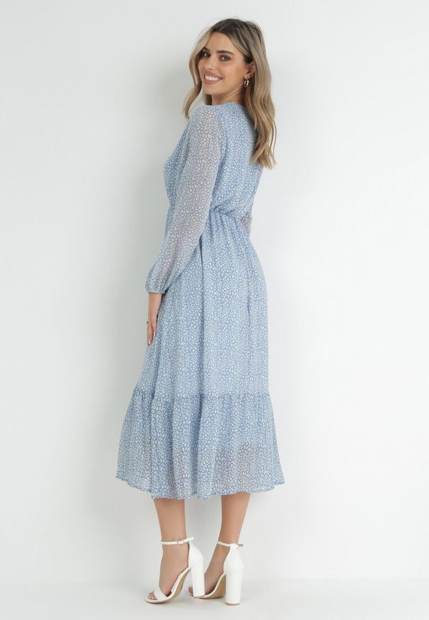 Born2be - Jasnoniebieska Sukienka Ianthessa. Kolor: niebieski. Materiał: zamsz. Wzór: nadruk. Długość: midi