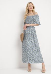 Born2be - Niebieska Bawełniana Sukienka w Kwiatki z Hiszpańskim Elastycznym Dekoltem Bleriama. Okazja: na randkę, na co dzień. Kolor: niebieski. Materiał: bawełna. Długość rękawa: krótki rękaw. Wzór: kwiaty. Styl: elegancki, casual #2