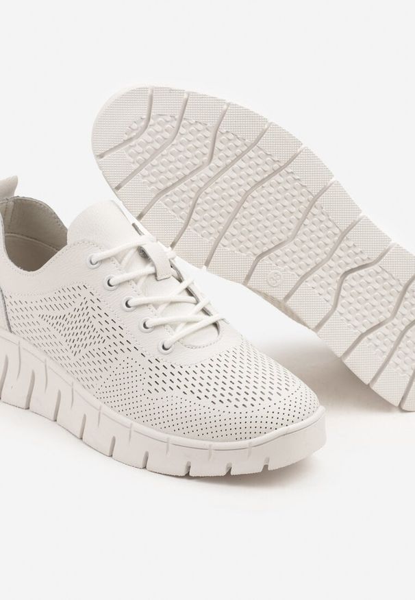 Born2be - Białe Skórzane Sneakersy z Perforacją i Skórzaną Wkładką Galzedis. Nosek buta: okrągły. Zapięcie: sznurówki. Kolor: biały. Materiał: skóra. Obcas: na obcasie. Wysokość obcasa: niski