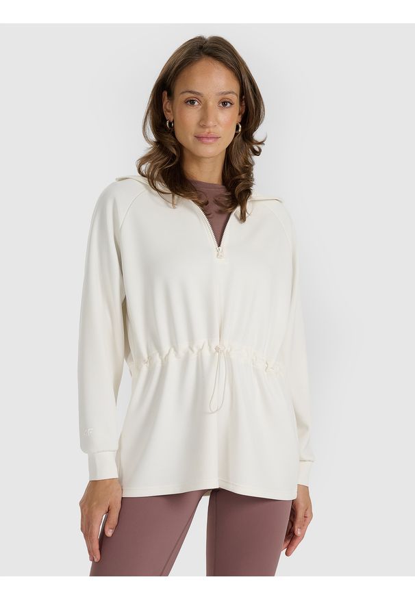 4f - 4F Bluza dresowa nierozpinana z modalem damska - biała L. Okazja: na co dzień. Typ kołnierza: kołnierzyk stójkowy, bez kaptura. Kolor: biały. Materiał: dresówka. Długość rękawa: raglanowy rękaw. Styl: casual