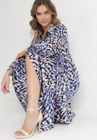 Born2be - Granatowo-Niebieska Koszulowa Sukienka z Falbaną w Fantazyjny Nadruk Klamee. Okazja: na co dzień. Kolor: niebieski. Wzór: nadruk. Typ sukienki: koszulowe. Styl: casual