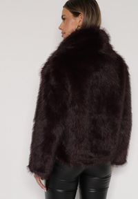 Born2be - Bordowa Kurtka Futerko z Ozdobnym Kołnierzem Devrenna. Okazja: na co dzień. Kolor: czerwony. Materiał: futro. Sezon: zima. Styl: elegancki, casual, klasyczny #6