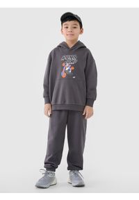 4f - 4F Bluza dresowa nierozpinana z kapturem chłopięca - szara 122 (6-7 lat). Okazja: na co dzień. Typ kołnierza: kaptur. Kolor: szary. Materiał: dresówka. Wzór: napisy, gładki, ze splotem, nadruk. Sezon: lato. Styl: casual, sportowy #2