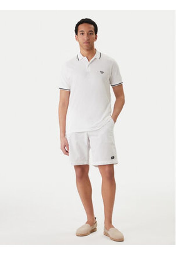 Emporio Armani Polo EM001380 AF20424 U0002 Biały Regular Fit. Typ kołnierza: polo. Kolor: biały. Materiał: bawełna