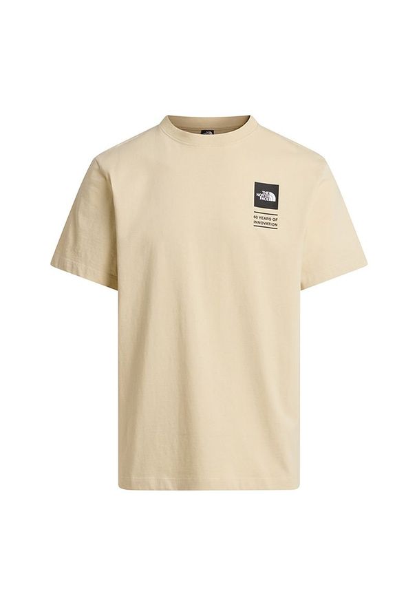 Koszulka męska The North Face Icon Celebration 0A8GASDOM1 - beżowa. Kolor: beżowy. Materiał: materiał, bawełna. Długość rękawa: krótki rękaw. Długość: krótkie. Wzór: nadruk. Sezon: lato