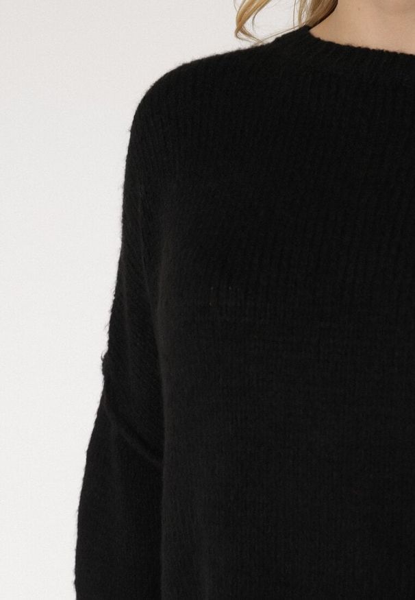 Born2be - Czarny Sweter z Wiskozą i Wełną o Kroju Nietoperza Fedella. Okazja: na co dzień. Kolor: czarny. Materiał: wełna, wiskoza. Styl: casual, elegancki