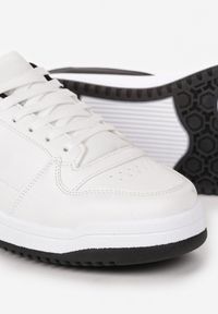 Born2be - Biało-Czarne Sneakersy z Dekoracyjnymi Wstawkami i Perforacją na Nosku Septisa. Okazja: na co dzień. Kolor: biały. Materiał: jeans, bawełna #4