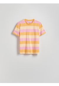 Reserved - T-shirt w paski - wielobarwny. Materiał: bawełna. Wzór: paski