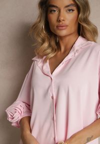 Renee - Różowa Koszula Ozdobiona Kwiatami 3DTenisela. Okazja: na co dzień. Typ kołnierza: kołnierzyk klasyczny. Kolor: różowy. Materiał: jeans. Wzór: aplikacja, kwiaty. Styl: klasyczny, casual #5