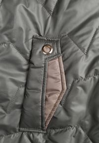 Born2be - Zielona Pikowana Kurtka Przejściowa z Kapturem i Bocznymi Suwakami Mado. Okazja: na co dzień. Typ kołnierza: kaptur. Kolor: zielony. Materiał: poliester, jeans. Styl: casual, klasyczny #2