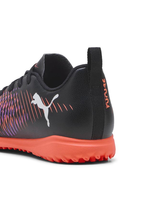 Puma - Młodzieżowe buty piłkarskie FUTURE 8 PLAY TT PUMA Black White Glowing Red. Kolor: czerwony, biały, wielokolorowy, czarny. Sport: piłka nożna