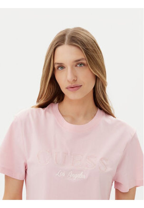 Guess T-Shirt V5GI09 K9RM1 Różowy Regular Fit. Kolor: różowy. Materiał: bawełna