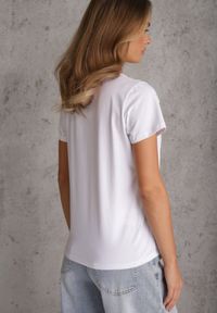 Renee - Biała Asymetryczna Bluzka z Bawełny z Rozcięciem i Ozdobnymi Guzikami w Talii Soneina. Okazja: na co dzień. Kolor: biały. Materiał: bawełna. Długość rękawa: krótki rękaw. Długość: krótkie. Styl: casual #2