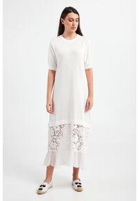 TwinSet - Biała sukienka z makramowej koronki i szyfonu Twinset. Kolor: biały. Materiał: szyfon, koronka. Długość: długie. Wzór: koronka