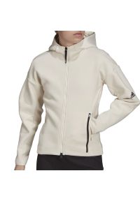 Adidas - Bluza adidas Z.N.E. Sportswear Hoodie H40976 - beżowa. Typ kołnierza: kaptur. Kolor: beżowy. Materiał: elastan, bawełna, materiał, poliester. Wzór: aplikacja. Styl: sportowy, klasyczny