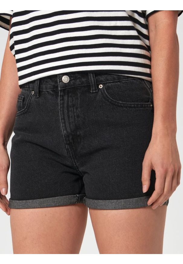 Sinsay - Szorty jeansowe mom high waist - czarny. Stan: podwyższony. Kolor: czarny. Materiał: jeans