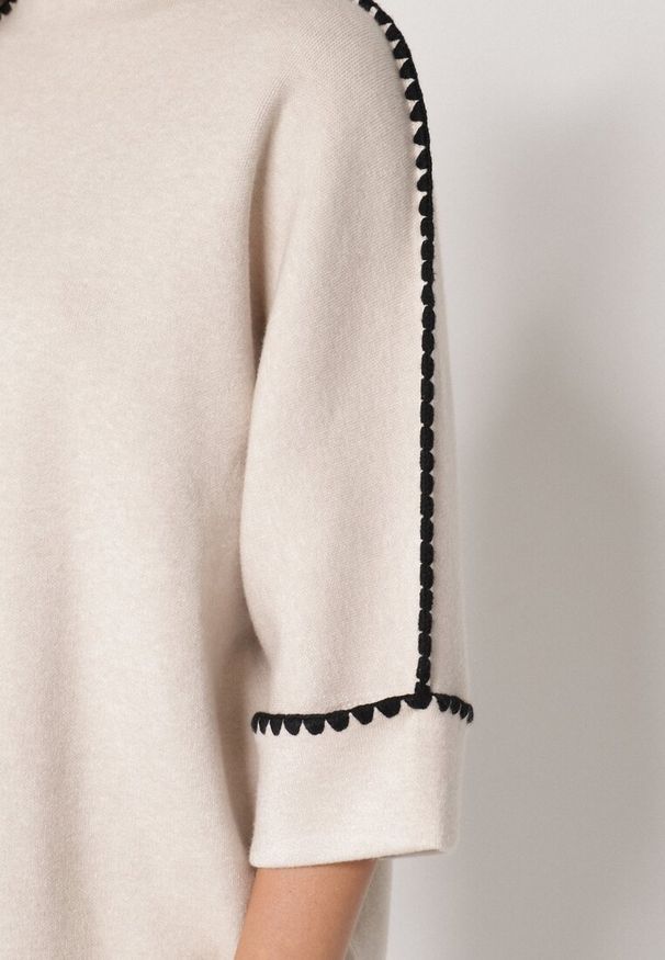 Born2be - Beżowy Sweter z Kontrastową Lamówką Tuselle. Okazja: do pracy, na spotkanie biznesowe. Kolor: beżowy. Materiał: jeans. Styl: biznesowy