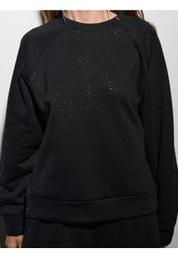 Sinsay - Bluza crewneck z połyskującymi aplikacjami - czarny. Kolor: czarny. Wzór: aplikacja #1