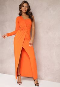 Renee - Pomarańczowa Asymetryczna Sukienka Maxi Zdobiona Drapowaniem Kiari. Kolor: pomarańczowy. Wzór: aplikacja. Typ sukienki: asymetryczne. Długość: maxi #5