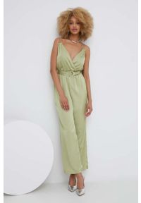 Answear Lab kombinezon kolor zielony z dekoltem w szpic. Kolor: zielony. Długość rękawa: na ramiączkach. Styl: wakacyjny #1