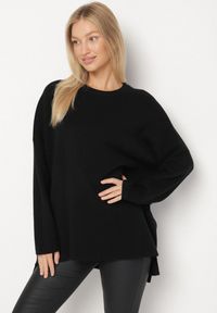 Born2be - Czarny Sweter z Wiskozą Ozdobiony Guzikami Alavire. Okazja: na co dzień. Kolor: czarny. Materiał: wiskoza. Wzór: aplikacja. Styl: casual, elegancki #5