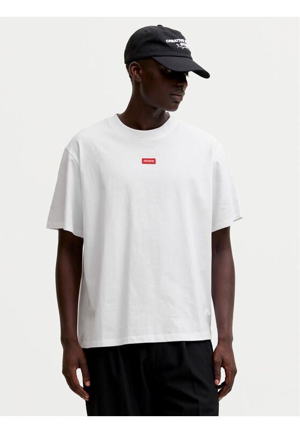 Jack & Jones T-Shirt Club Badge 12295036 Biały Regular Fit. Kolor: biały. Materiał: bawełna