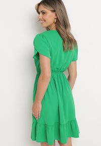 Born2be - Zielona Rozkloszowana Sukienka z Gumką w Talii i Falbanką Welimia. Kolor: zielony #3