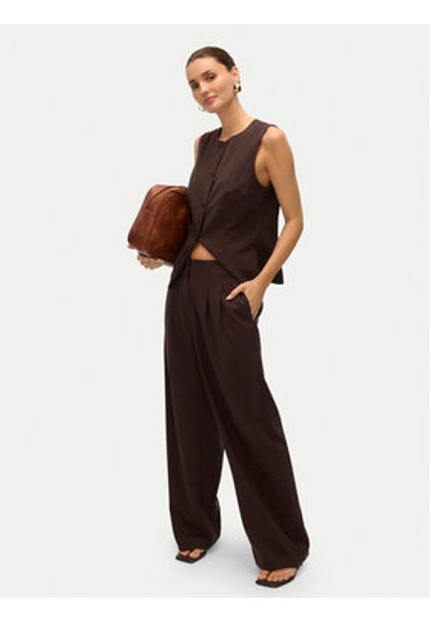 Vero Moda Spodnie materiałowe Sigga 10336315 Brązowy Wide Leg. Kolor: brązowy. Materiał: wiskoza