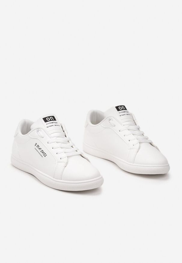 Born2be - Białe Sznurowane Płaskie Buty Sportowe z Ozdobnym Napisem Ruthmarie. Kolor: biały. Wzór: napisy. Styl: sportowy